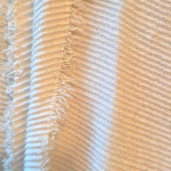 Elegant Cream Textured Accordian Rectangular Scarf Wrap - Picture 3 of 4